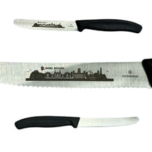 Laden Sie das Bild in den Galerie-Viewer, Victorinox: Tomatenmesser „Insel Rügen“, schwarz, Wellenschliff, 6.7833.R6RÜG
