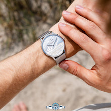 Laden Sie das Bild in den Galerie-Viewer, DUR Schmuck: Uhr 36er "Strandwellen Rügen" mit Strandsand, Mesh Band Edelstahl, DWE016
