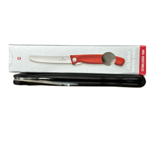 Laden Sie das Bild in den Galerie-Viewer, Victorinox: Picknickmesser, Gemüsemesser „Insel Rügen“, schwarz, faltbar, Wellenschliff, 6.7833.F.R6RÜG