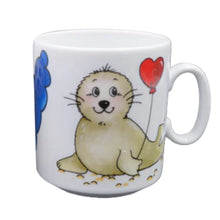 Laden Sie das Bild in den Galerie-Viewer, Tasse, Porzellan, „Robbe Herzluftballon“ mit Wunschnamen - Jeder Name ist möglich!