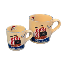 Laden Sie das Bild in den Galerie-Viewer, Kindertasse, Keramik, „Pirat“ klein (Espressogröße) mit Wunschnamen - Jeder Name ist möglich!