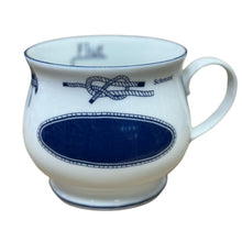Laden Sie das Bild in den Galerie-Viewer, Porzellan - Namensbecher mit Wunschnamen, Kapitäns - Design mit Knoten, jeder Name ist möglich, bauchiger Gravurbecher