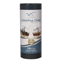 Laden Sie das Bild in den Galerie-Viewer, Wobbling Glas „Hamburg“ - 2er Set Das Glas wackelt, kippt aber nicht um.