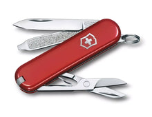Laden Sie das Bild in den Galerie-Viewer, Victorinox: „Insel Rügen“, rot, Classic SD, 0.6223.R2 RÜG