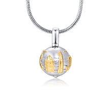 Laden Sie das Bild in den Galerie-Viewer, Inselsilber: Anhänger, kleiner Bicolor - Kugelanhänger "Meine Insel Rügen - Meine kleine Welt", 925er Silber, vergoldet, KA20WY