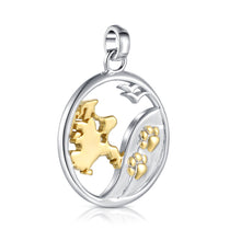 Laden Sie das Bild in den Galerie-Viewer, Inselsilber: Anhänger, "Mein Hund und ich auf Rügen", 925er Silber, bicolor, vergoldet, KA25WY