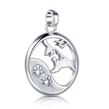 Laden Sie das Bild in den Galerie-Viewer, Inselsilber: Anhänger, "Mein Hund und ich auf Usedom", 925er Silber, weiß rhodiniert, KA39