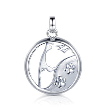 Laden Sie das Bild in den Galerie-Viewer, Inselsilber: Anhänger, "Mein Hund und ich auf Sylt", 925er Silber, weiß rhodiniert, KA45