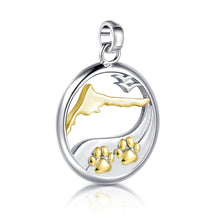 Laden Sie das Bild in den Galerie-Viewer, Inselsilber: Anhänger, "Mein Hund und ich auf Fischland - Darß - Zingst", 925er Silber, bicolor, vergoldet, KA50WY