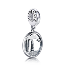 Laden Sie das Bild in den Galerie-Viewer, Inselsilber Charm Hiddensee Silberanhänger mit Gravur „HIDDENSEE“ – Seitenansicht