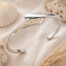 Laden Sie das Bild in den Galerie-Viewer, DUR Schmuck: Armspange "Twinkle" mit Strandsand/Crystal, Edelstahl, STB1007SA