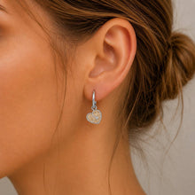 Laden Sie das Bild in den Galerie-Viewer, DUR Schmuck: Ohrringe, Creolen "Heart" mit Strandsand/Crystal, Edelstahl, STE1004SA