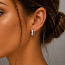 Laden Sie das Bild in den Galerie-Viewer, DUR Schmuck: Ohrringe, Creolen "Twinkle", mit Strandsand/Crystal, Edelstahl, STE1014SA