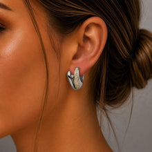 Laden Sie das Bild in den Galerie-Viewer, DUR Schmuck: Ohrringe, Creolen "Twinkle", mit Strandsand/Crystal, Edelstahl, STE1015SA