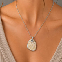 Laden Sie das Bild in den Galerie-Viewer, DUR Schmuck: Kette "Sandglow", 28 mm, mit Strandsand/Crystal, Edelstahl, STN1016SA