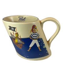 Laden Sie das Bild in den Galerie-Viewer, Schiefe Tasse „Piraten - Mädchen“ mit Wunschnamen - Jeder Name ist möglich!