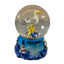 Laden Sie das Bild in den Galerie-Viewer, Schneekugel "Insel Rügen - Möwe"