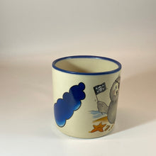Laden Sie das Bild in den Galerie-Viewer, Tasse, Keramik, Robbe „Pirat“ mit Wunschnamen - Jeder Name ist möglich!