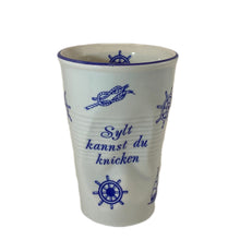 Laden Sie das Bild in den Galerie-Viewer, Knitterbecher „Nix Sylt... RÜGEN!“