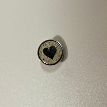 Laden Sie das Bild in den Galerie-Viewer, DUR Schmuck: Element "Liebe" mit Strandsand F166