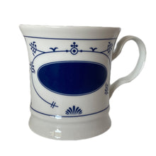 Laden Sie das Bild in den Galerie-Viewer, Porzellan - Namensbecher mit Wunschnamen, indisch blau - Design, jeder Name ist möglich, Gravurbecher
