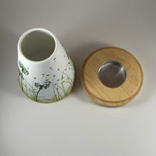 Laden Sie das Bild in den Galerie-Viewer, Porzellan Windlicht Vintage Style, „Pusteblume"