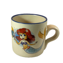 Laden Sie das Bild in den Galerie-Viewer, Tasse Robbe „Meerjungfrau“ mit Wunschnamen - Jeder Name ist möglich!