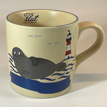 Laden Sie das Bild in den Galerie-Viewer, Kindertasse „Robbe“ groß mit Wunschnamen - Jeder Name ist möglich!