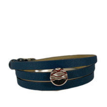 Laden Sie das Bild in den Galerie-Viewer, Lederarmband mit Element Strandwellen