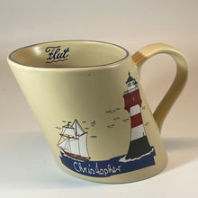 Laden Sie das Bild in den Galerie-Viewer, Schiefe Tasse, Keramik, „Leuchtturm“ mit Wunschnamen - Jeder Name ist möglich!