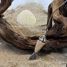 Laden Sie das Bild in den Galerie-Viewer, Anhänger „Sprotte“ von DUR Schmuck