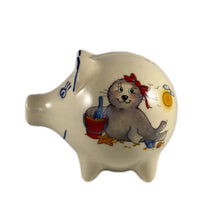 Laden Sie das Bild in den Galerie-Viewer, Sparschwein Robbe „Mädchen“ mit Wunschnamen - Jeder Name ist möglich!