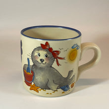 Laden Sie das Bild in den Galerie-Viewer, Tasse Robbe „Mädchen“ mit Wunschnamen - Jeder Name ist möglich!