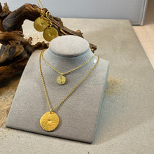 Laden Sie das Bild in den Galerie-Viewer, DUR Schmuck: Kette "Sonnenrad" 925er Sterlingsilber, vergoldet K2543