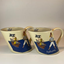 Laden Sie das Bild in den Galerie-Viewer, Schiefe Tasse, Keramik, „Piraten - Mädchen“ mit Wunschnamen - Jeder Name ist möglich!