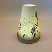 Laden Sie das Bild in den Galerie-Viewer, Porzellan Windlicht Vintage Style, „Kornblume"