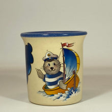 Laden Sie das Bild in den Galerie-Viewer, Eierbecher / Schnapsglas „Robbe Seefahrer“ mit Wunschnamen - Jeder Name ist möglich!