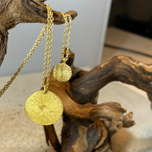 Laden Sie das Bild in den Galerie-Viewer, Kette „Sonnenrad“ und Kette „Sonnenrad“ von DUR Schmuck