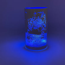 Laden Sie das Bild in den Galerie-Viewer, Glas Windlicht, Twinkle Medium, „Leuchtturm und Segelschiff"