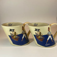 Laden Sie das Bild in den Galerie-Viewer, Schiefe Tasse, Keramik, „Pirat Junge“ mit Wunschnamen - Jeder Name ist möglich!