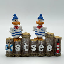 Laden Sie das Bild in den Galerie-Viewer, Lustige Möwen „Ostsee“ - Schöne, maritime Dekoration