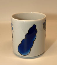 Laden Sie das Bild in den Galerie-Viewer, Tasse, Porzellan, „lustige Möwen“ mit Wunschnamen - Jeder Name ist möglich!