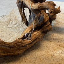 Laden Sie das Bild in den Galerie-Viewer, Kette „Lavafunkeln“ von DUR Schmuck