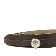 Laden Sie das Bild in den Galerie-Viewer, DUR Schmuck: Armband, Lederarmband braun mit Sandelement, Muschel, A1597