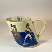 Laden Sie das Bild in den Galerie-Viewer, Schiefe Tasse, Keramik, „Pirat Junge“ mit Wunschnamen - Jeder Name ist möglich!