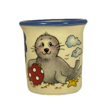 Laden Sie das Bild in den Galerie-Viewer, Eierbecher / Schnapsglas „Robbe Ball“ mit Wunschnamen - Jeder Name ist möglich!