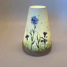 Laden Sie das Bild in den Galerie-Viewer, Porzellan Windlicht Vintage Style, „Kornblume"