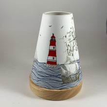 Laden Sie das Bild in den Galerie-Viewer, Porzellan Windlicht Vintage Style, „Maritim"