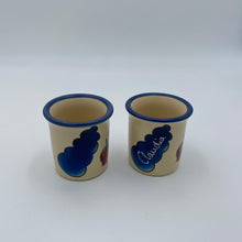 Laden Sie das Bild in den Galerie-Viewer, Eierbecher / Schnapsglas „Robbe Mädchen“ mit Wunschnamen - Jeder Name ist möglich!