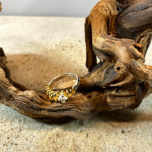 Laden Sie das Bild in den Galerie-Viewer, DUR Schmuck: Ring "Biene" 925er Silber, vergoldet R5491